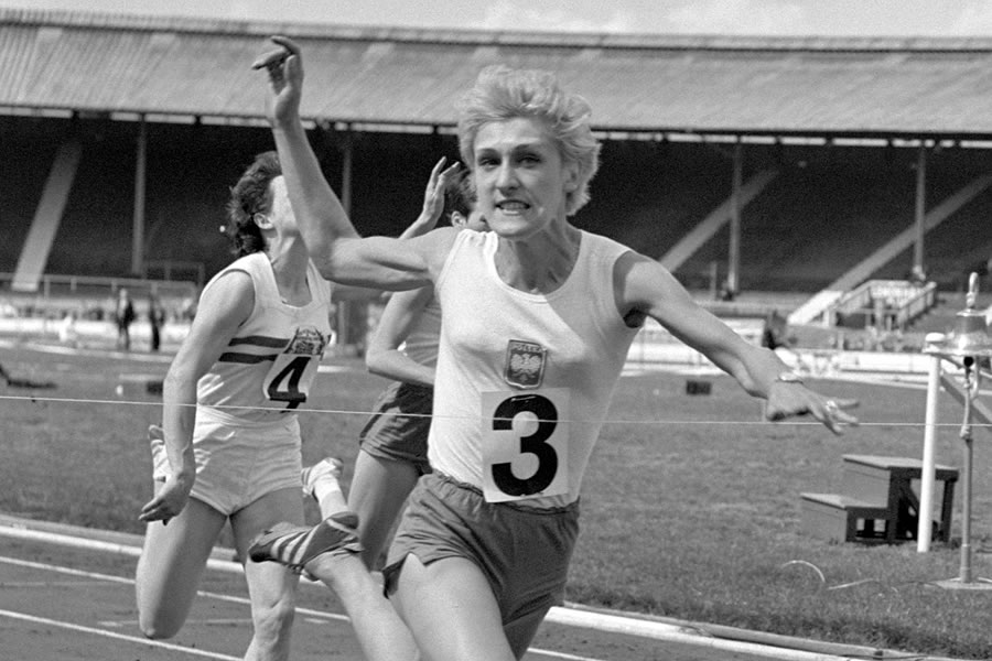 Ewa Kobukowska crossing the finish line in a relay race